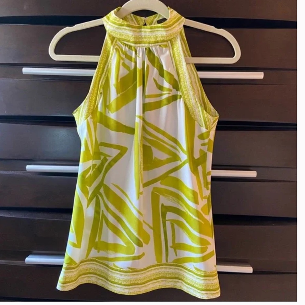❤️❤️ THE LIMITED SLEEVELESS FASHION TOP LIKE NEW❤️❤️beautiful